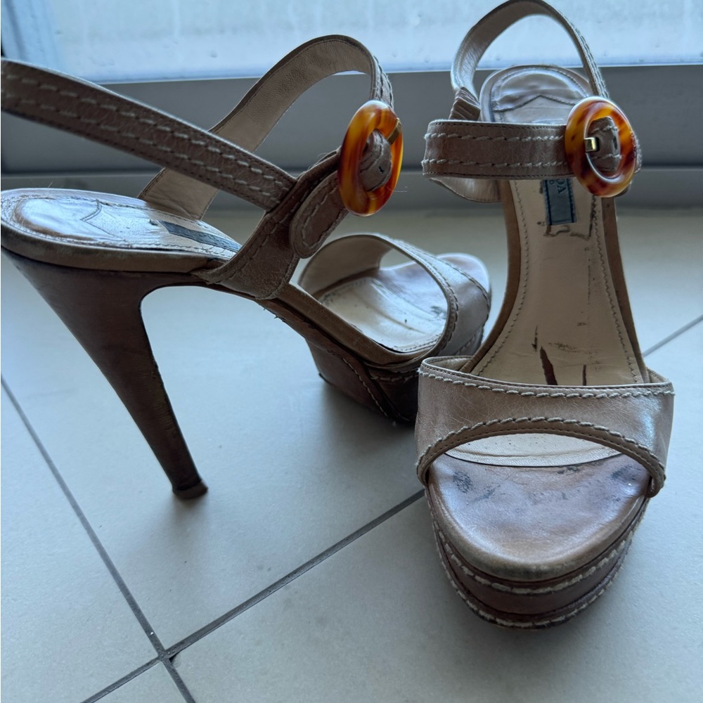 Prada Tan Heels with Button. Size EU38 1/2.